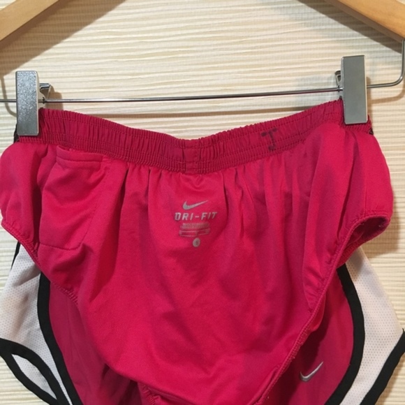 Nike classic fuchsia pink workout shorts - Picture 5 of 8